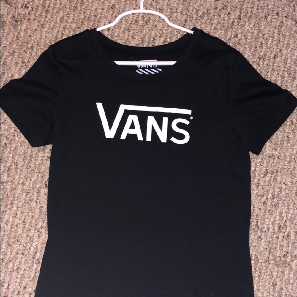 black VANS t shirt